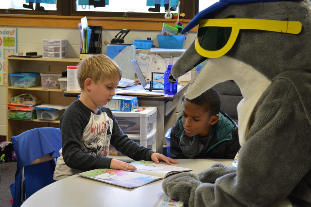 ValleyForgeEducationalServicesMainLineParentPhiladelphiaFamily_49326843_CoverESreadingtodolphinDSC_0048