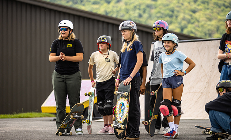 WoodwardPAMainLineParentPhiladelphiaFamily_108166918_WoodwardPA_NYFamily_SKATE_INSTRUCTION_GIRLS_WK5_2023_MCELWEE7